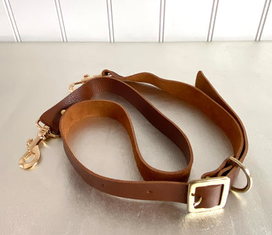 Wide (3.2cm) buckled leather strap in tan brown