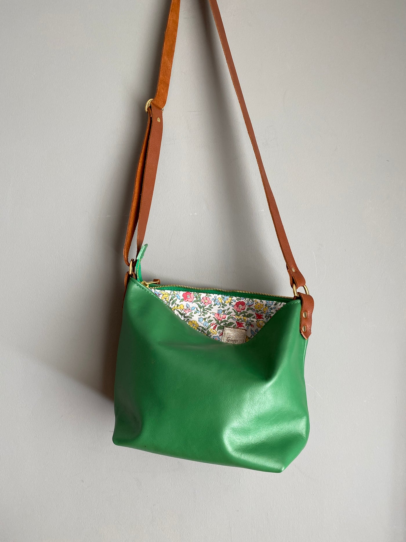 Sample sale Reduced by 50 Green leather crossbody handbag Ginger and Brown