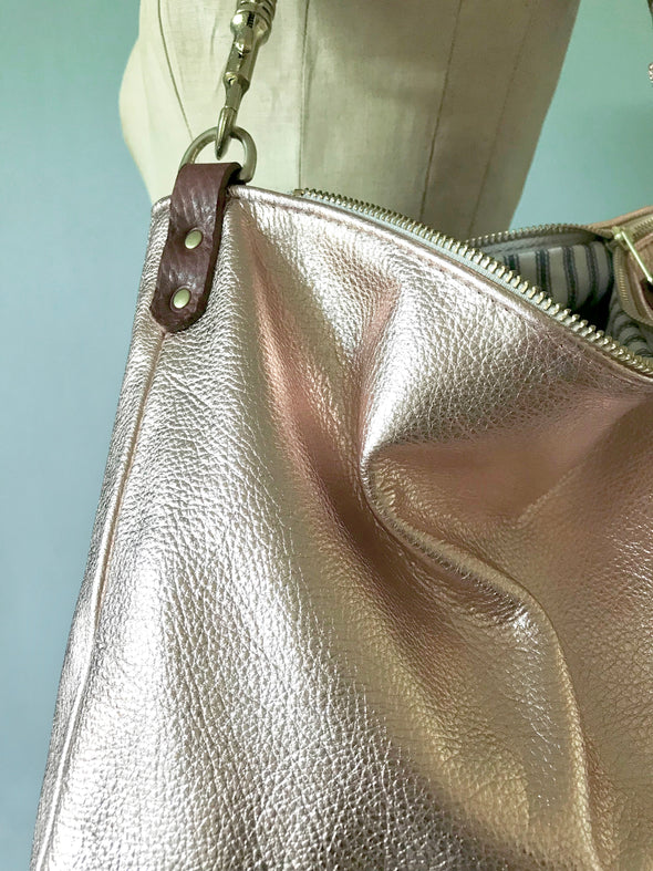 Dumpling messenger bag in rose gold leather - crossbody / shoulder bag