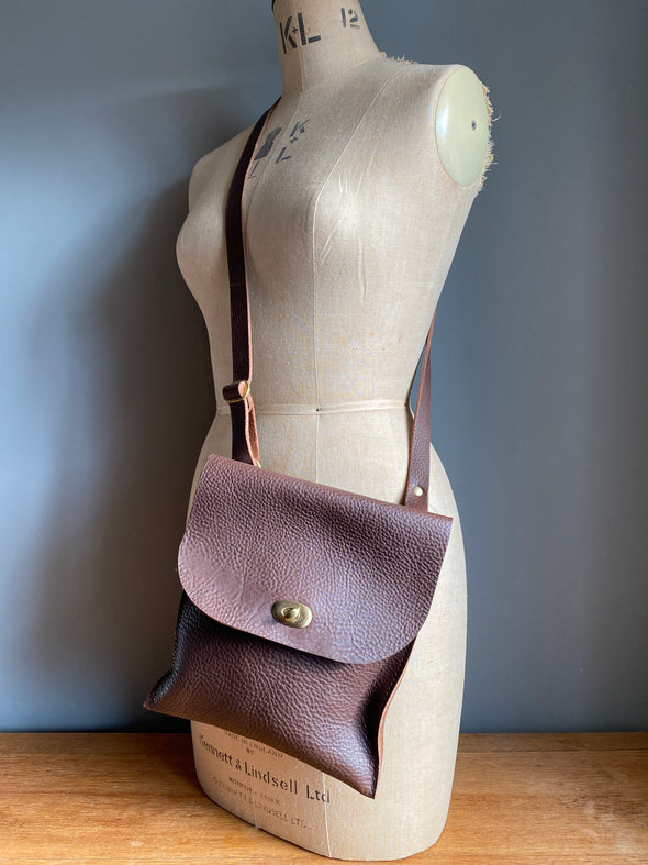 Farthing crossbody bag in dark brown, brown leather bag