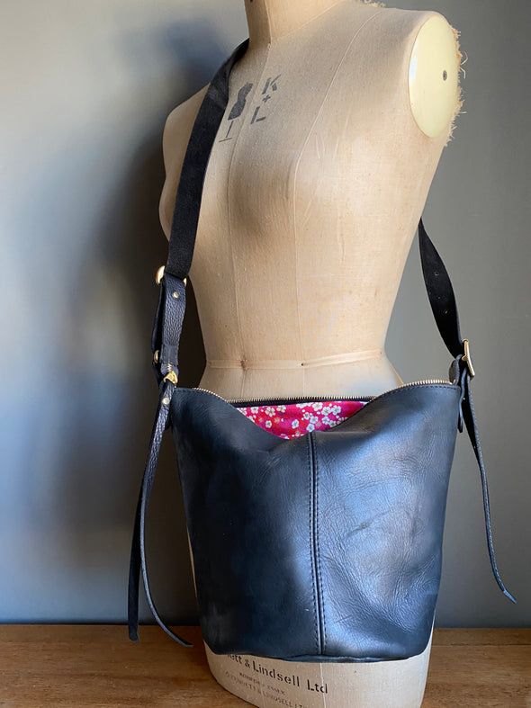 Black leather Mini Clarissa bucket bag