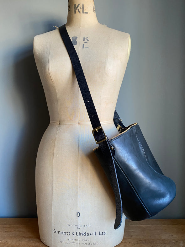 Black leather Mini Clarissa bucket bag