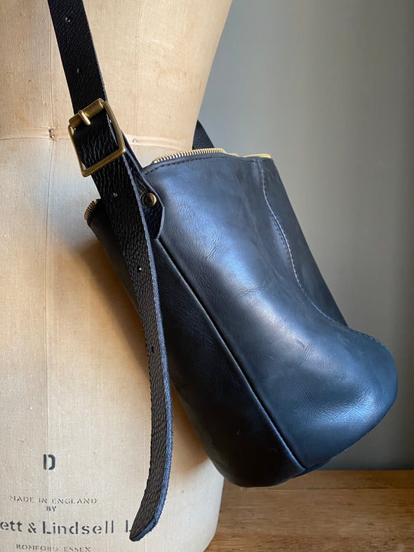 Black leather Mini Clarissa bucket bag