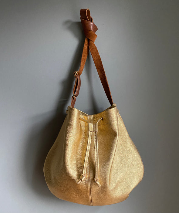 Leather drawstring Edith Plum crossbody bucket bag in gold