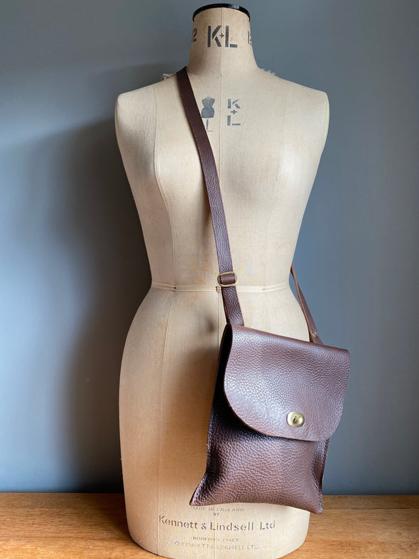 Farthing crossbody bag in dark brown, brown leather bag