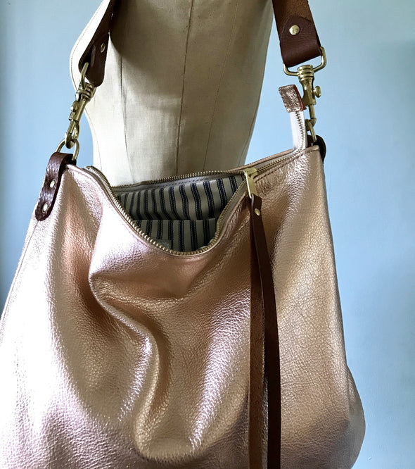 Dumpling messenger bag in rose gold leather - crossbody / shoulder bag