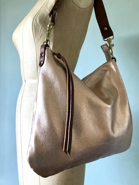 Dumpling messenger bag in rose gold leather - crossbody / shoulder bag