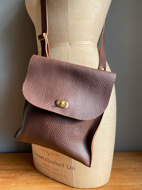 Farthing crossbody bag in dark brown, brown leather bag