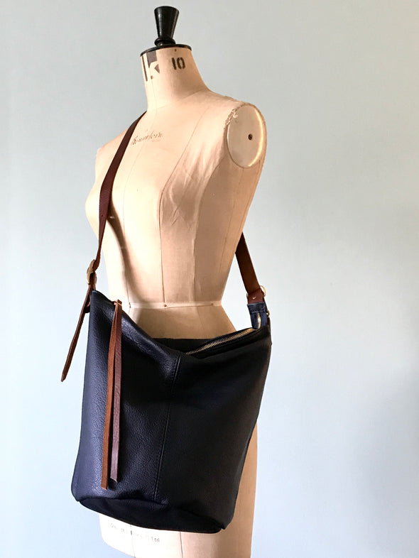 Navy blue leather Clarissa bucket bag with crossbody strap