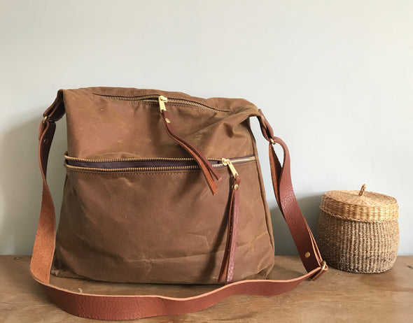 Expedition bag - waxed canvas crossbody bag in antique brown