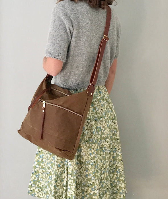 Expedition bag - waxed canvas crossbody bag in antique brown