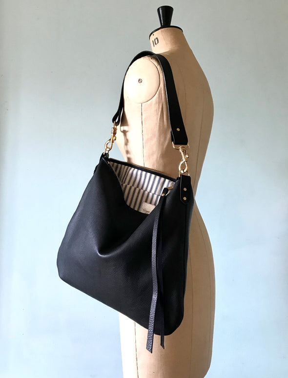 Dumpling messenger bag in black - crossbody / shoulder bag